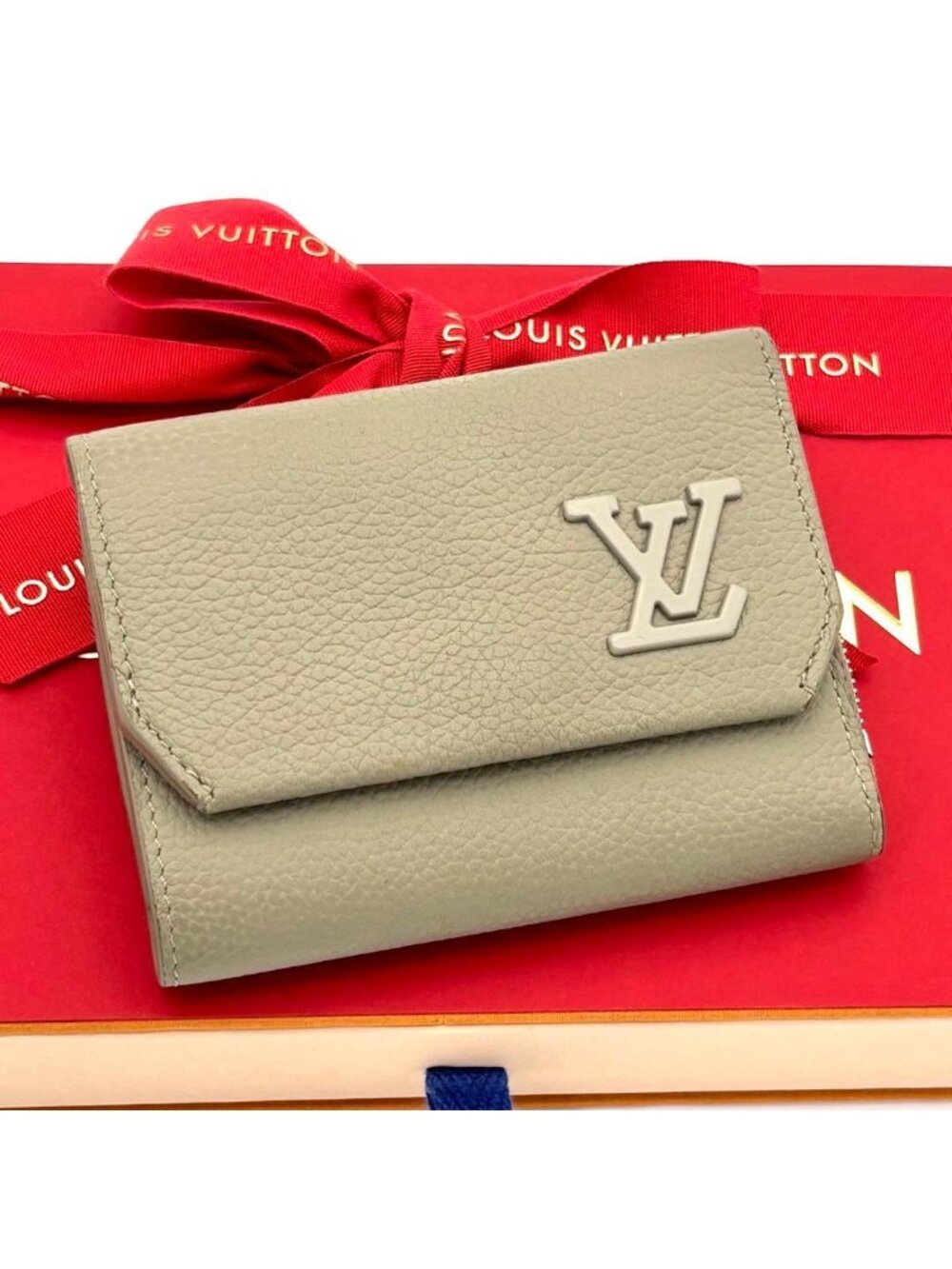 Louis Vuitton Wallet Aerogram Portefeuille Pilot Green